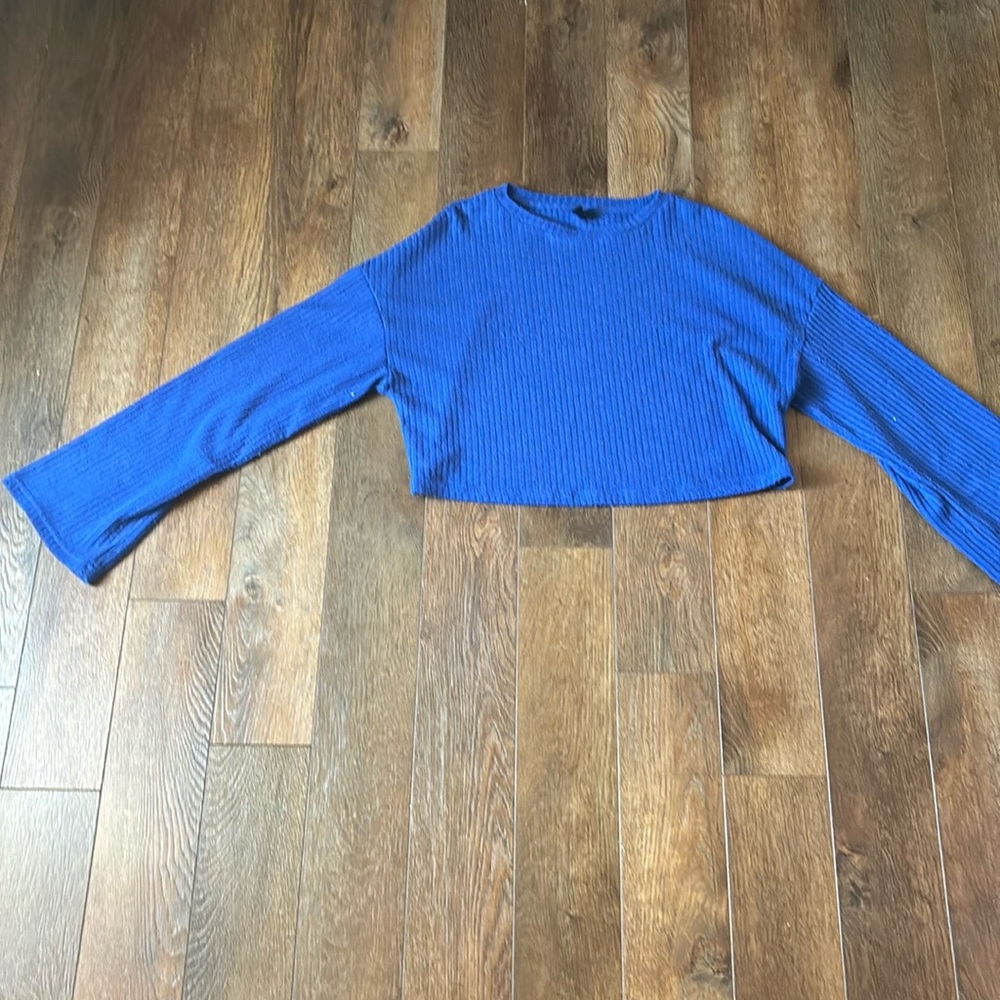 Crop top sweater